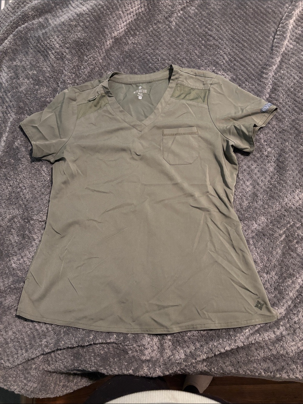 Women’s size M Medcouture V-Neck in Olive Green scrubs top